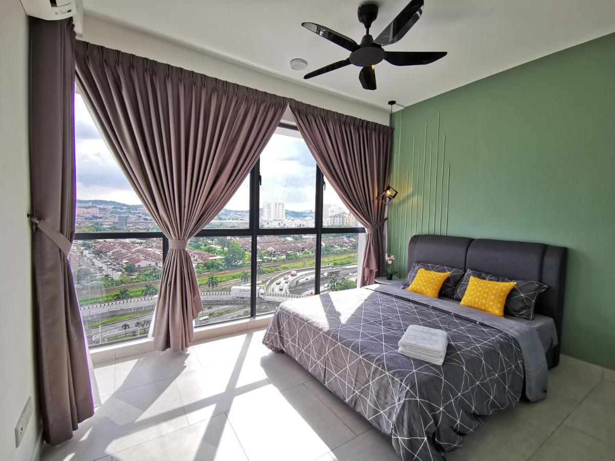 Astetica Residences 200mbps Wifi Netflix Apartment Seri Kembangan