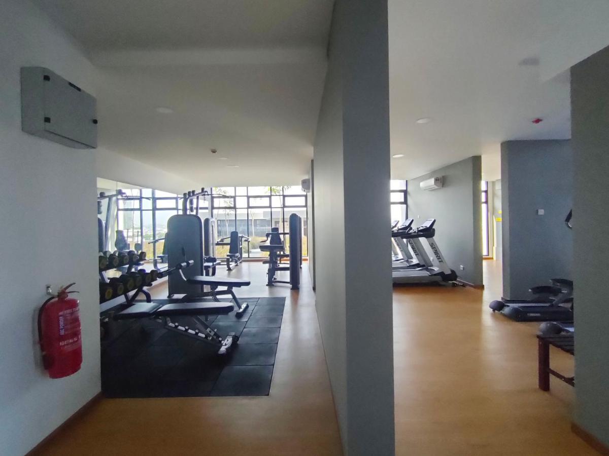 Astetica Residences 200mbps Wifi Netflix Apartment Seri Kembangan