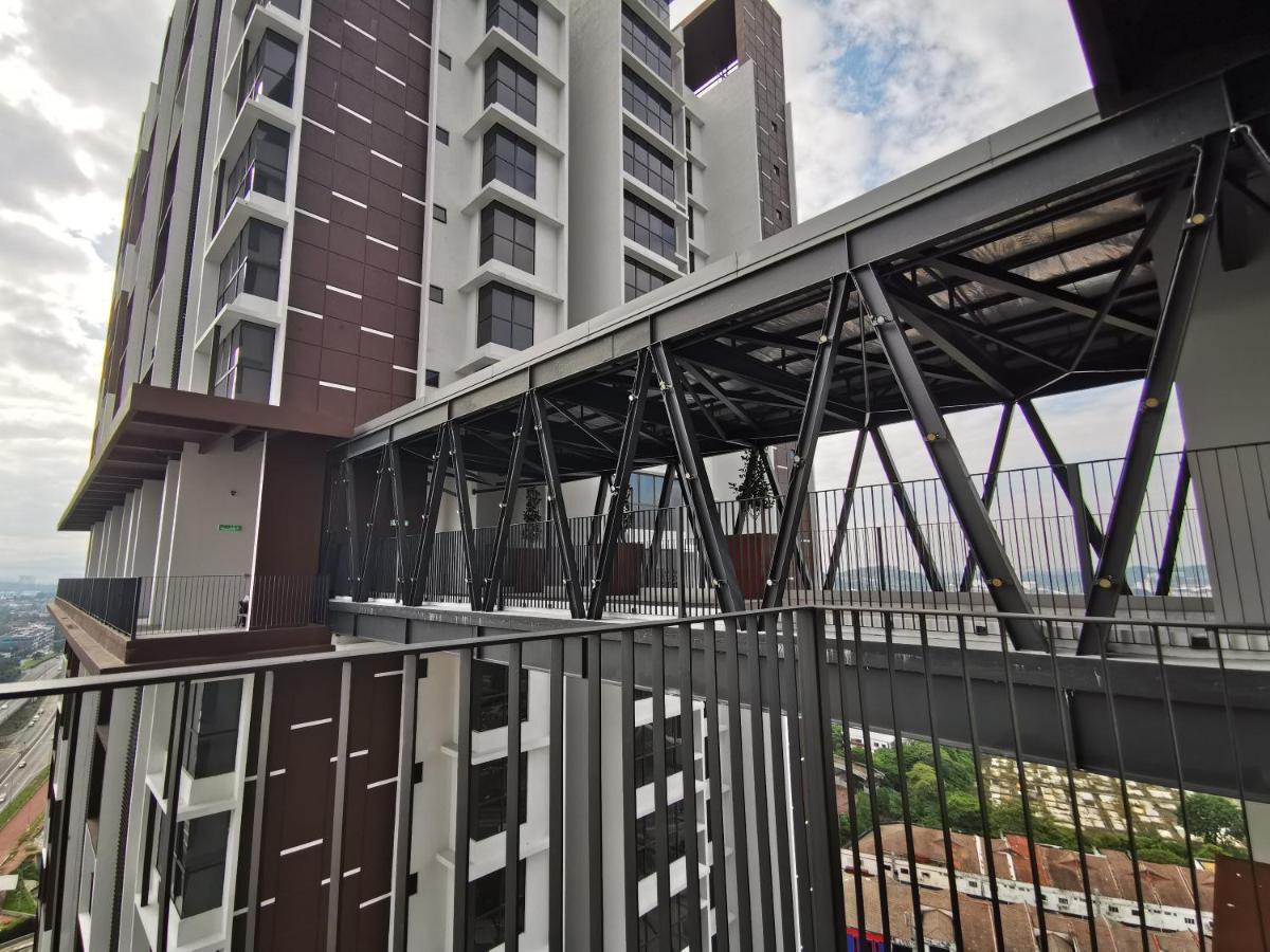 Astetica Residences 200mbps Wifi Netflix Seri Kembangan