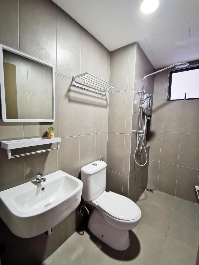 Astetica Residences 200mbps Wifi Netflix Apartment Seri Kembangan